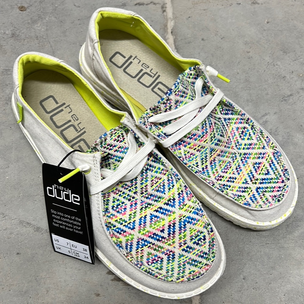 NWT Women’s Hey Dudes